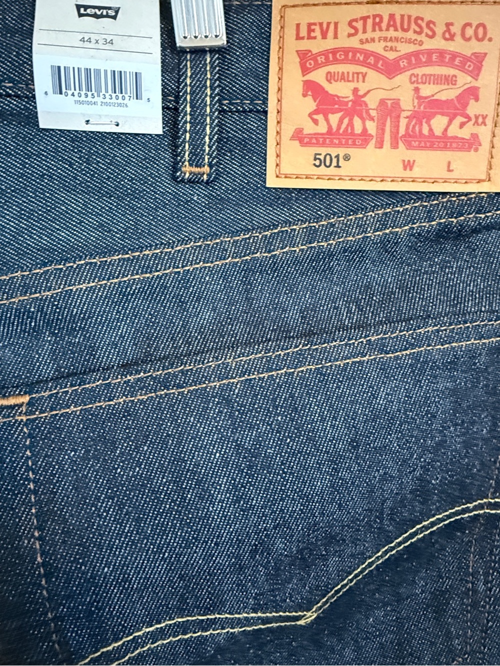 Levi’s NWT 501 Original Fit Jeans 44x34 Dark Wash Indigo Button Fly Straight Leg - Picture 5 of 12